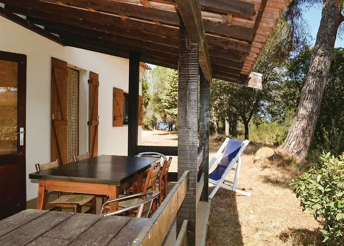 Two-bedroom In Calcatoggio (Corsica)